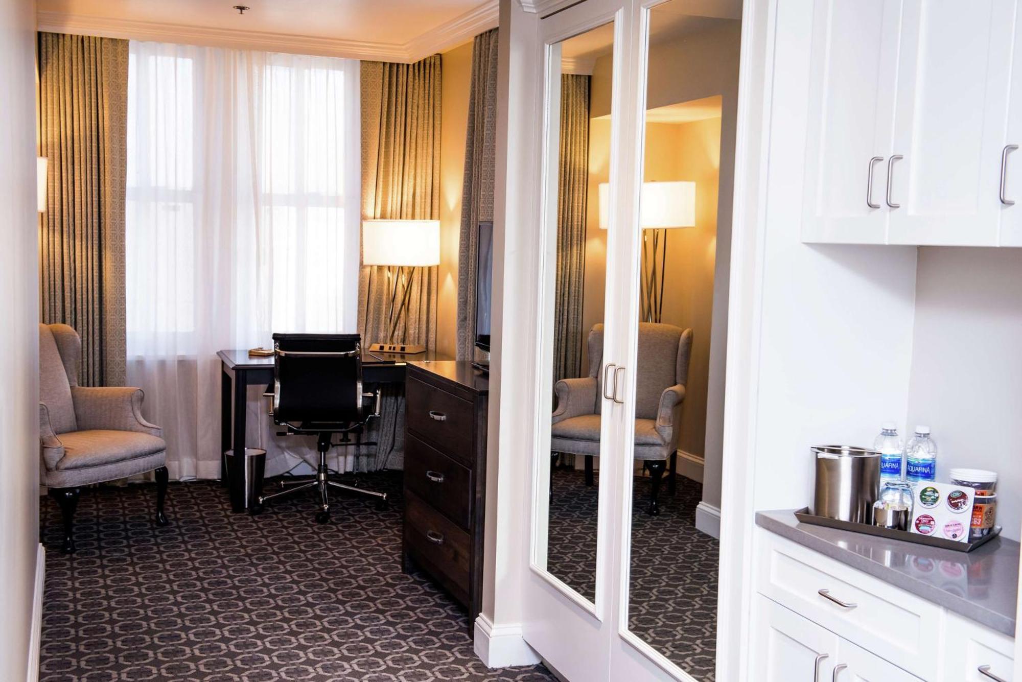 Redmont - Curio Collection By Hilton Hotel 4*
