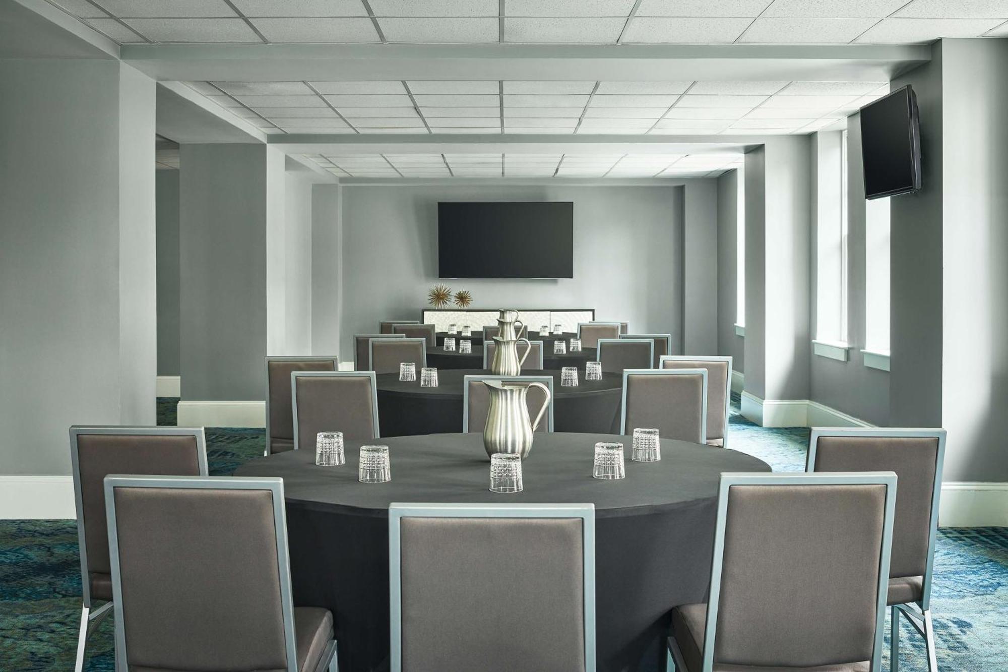 Redmont - Curio Collection By Hilton Hotel