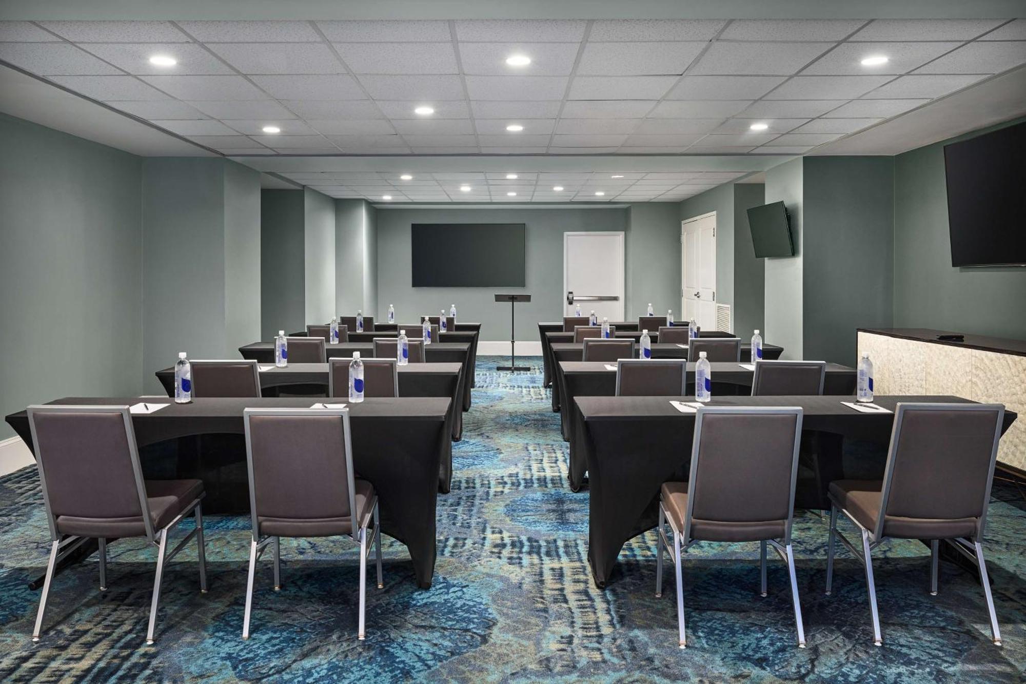 Hotel Redmont - Curio Collection By Hilton