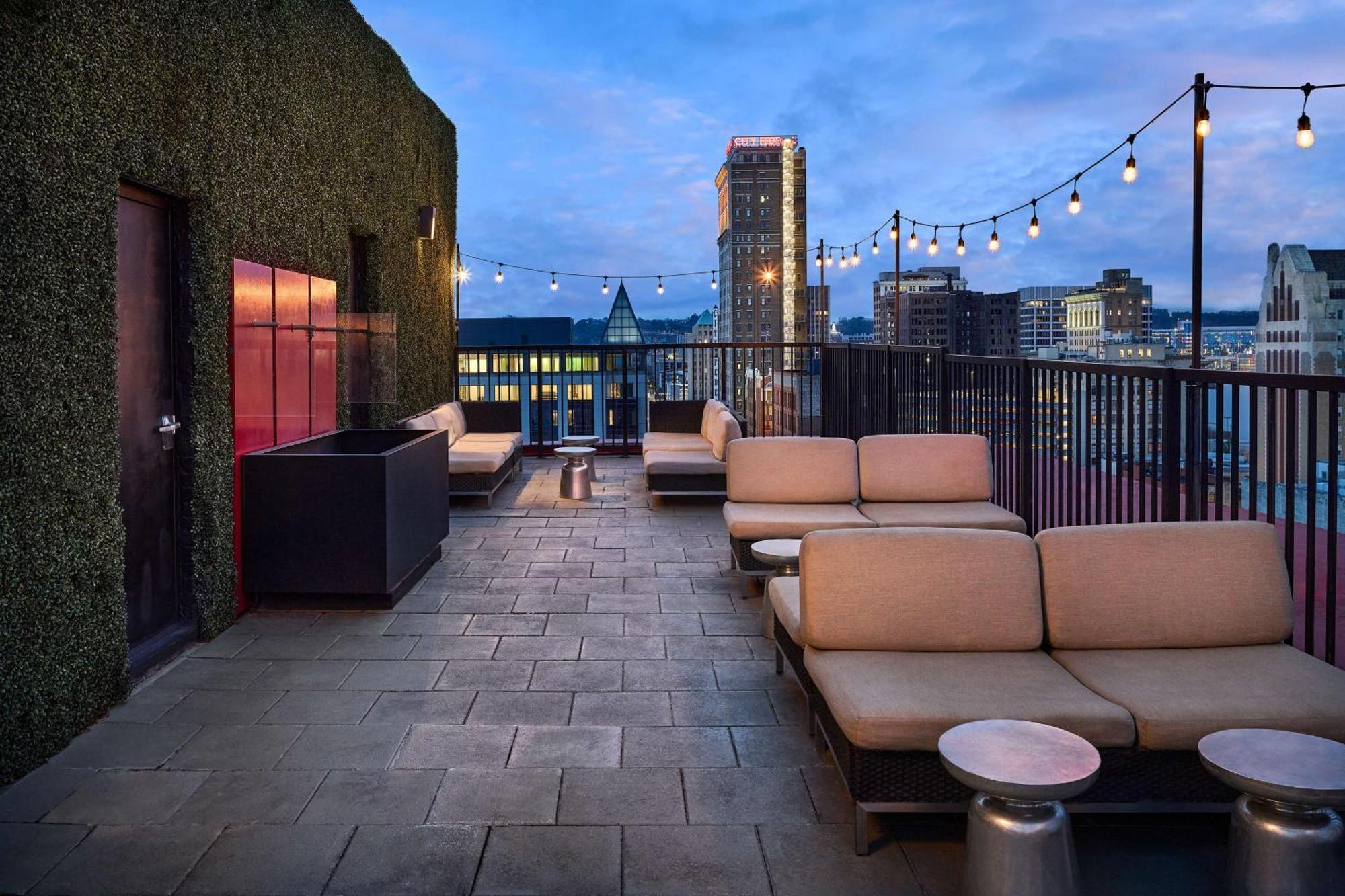 Redmont - Curio Collection By Hilton Hotel