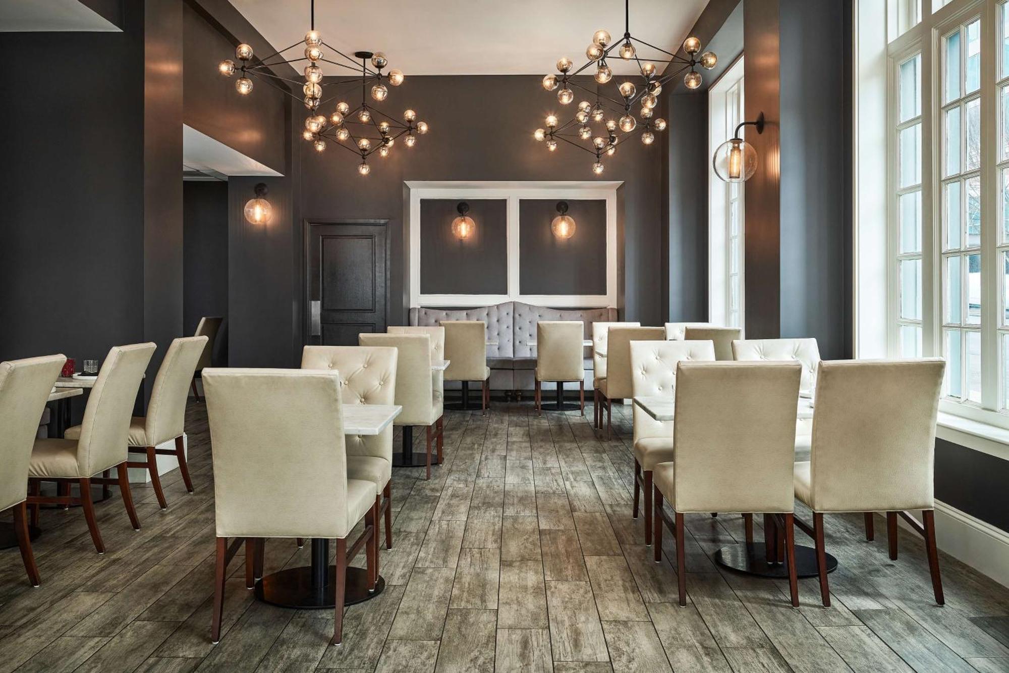 Hotel Redmont - Curio Collection By Hilton