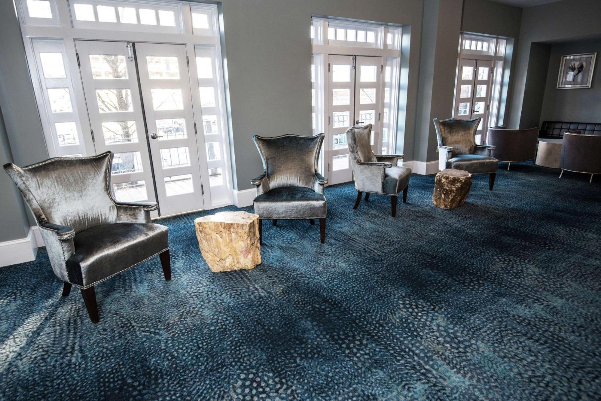 Redmont - Curio Collection By Hilton